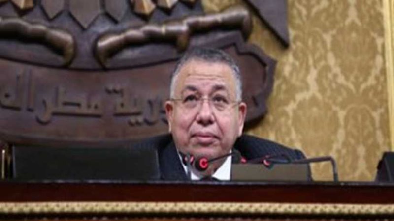 نقيب الأشراف يشيد