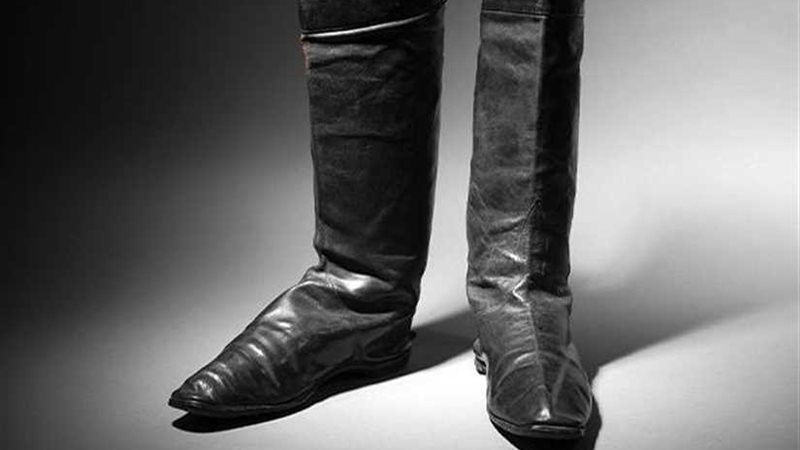 زوج أحذية بـ 80 ألف