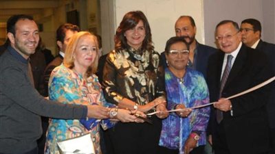 وزيرة الهجرة تفتتح معرض 