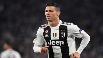 صحف إيطاليا تركز على غضب كريستيانو رونالدو من استبداله خلال مباراة ميلان