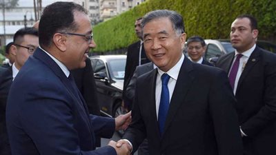 مدبولي يبحث مع وانج يانج دعم علاقات التعاون الثنائي بين مصر والصين