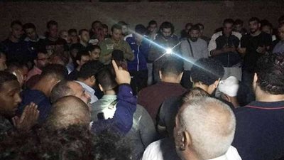 الإنتهاء من صلاة جنازة علاء علي