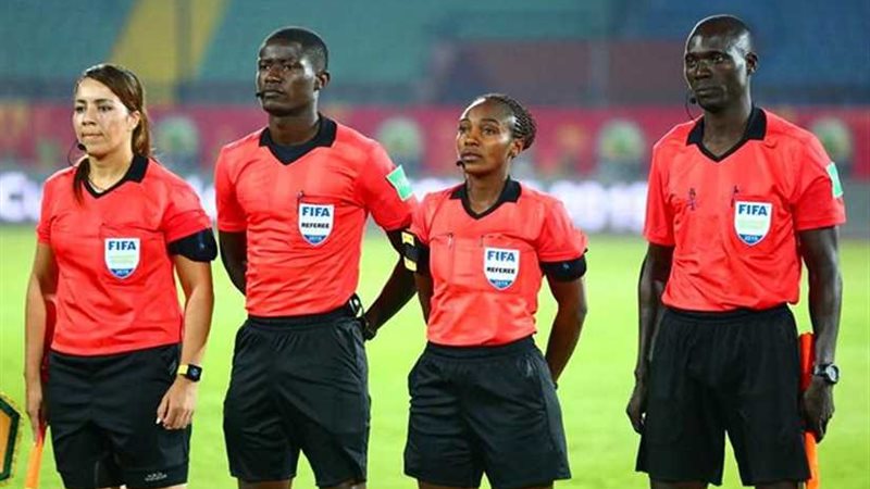 رئيس الكاف يشيد بالتحكيم