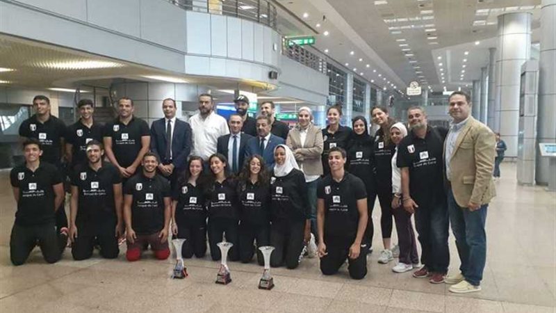 عائدون من الأدغال