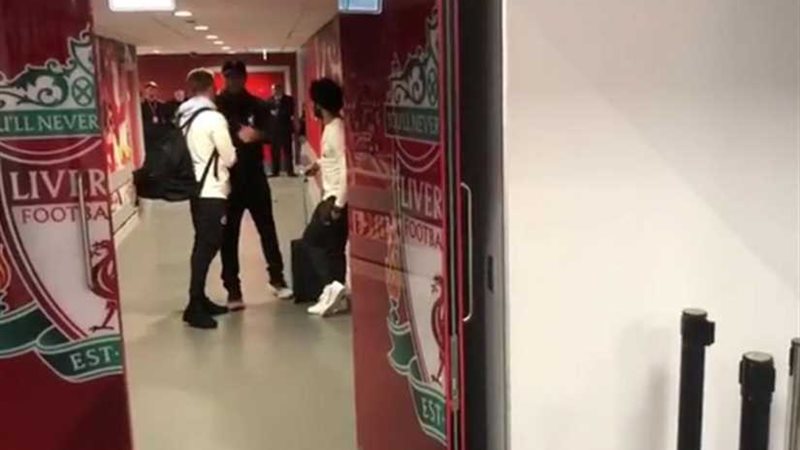 شاهد.. نجم مانشستر