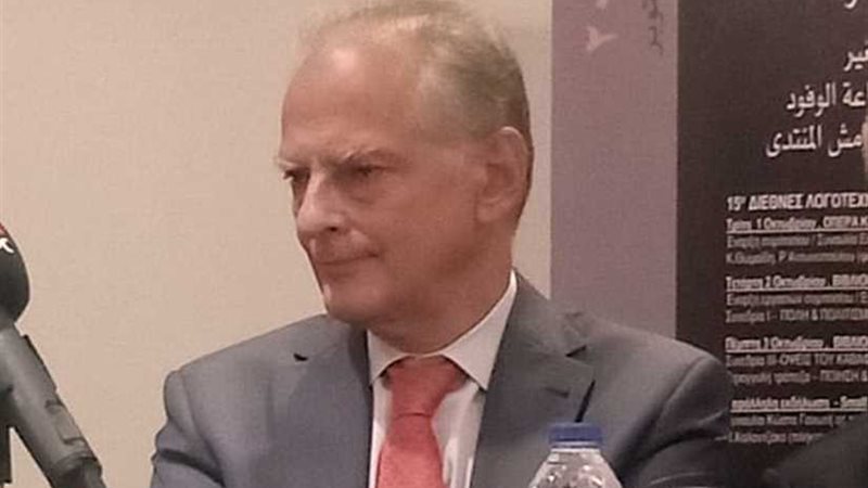 ولد في مصر.. سفير