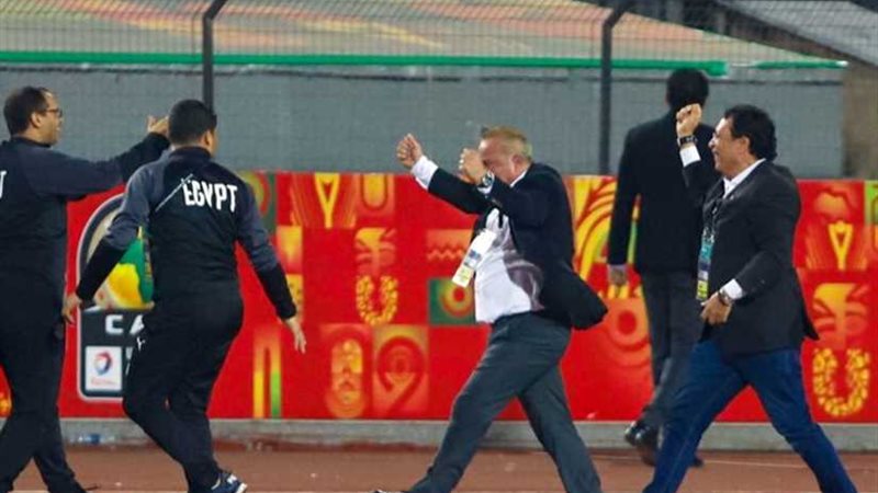 شوقي غريب يهدي الفوز