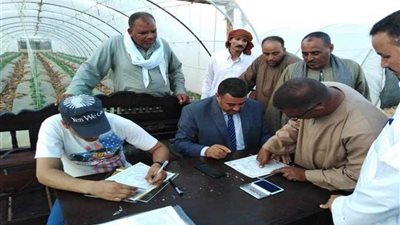 محافظ أسيوط: تسليم 201 عقد تقنين لواضعي اليد