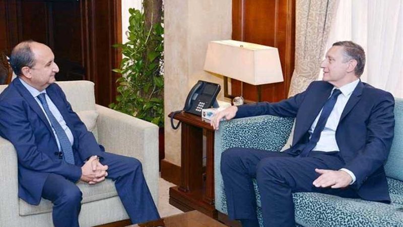 وزير التجارة يبحث