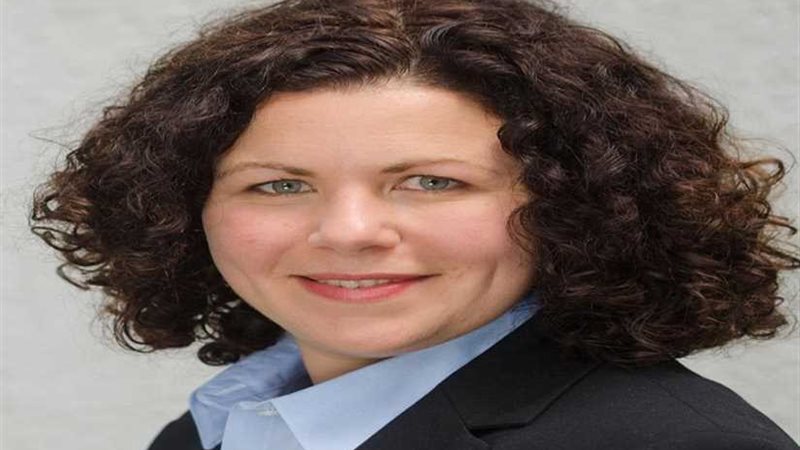 وزيرة الهجرة تهنئ