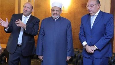 الإمام الأكبر يصل إلى روما للقاء بابا الفاتيكان والمشاركة في مؤتمر كرامة الطفل في العالم الرقمي