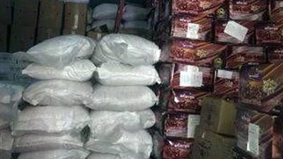 ضبط نحو 18 طن سلع و مواد غائية منتهية الصلاحية بمخزن بالاسكندرية