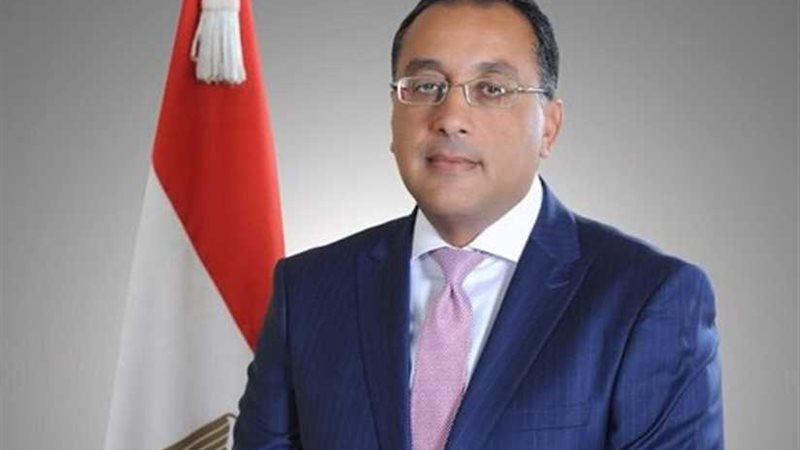 رئيس الوزراء يستعرض