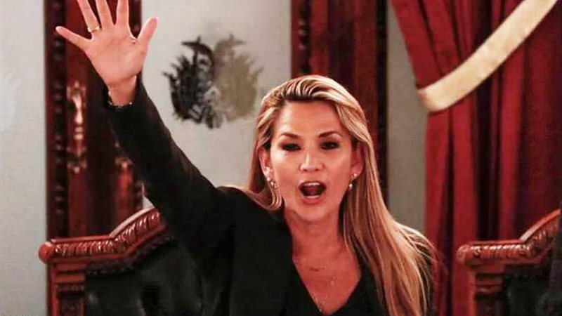 رئيسة بوليفيا المؤقتة