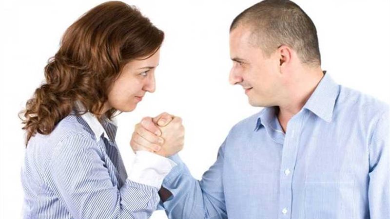 غيرة الرجل من نجاح