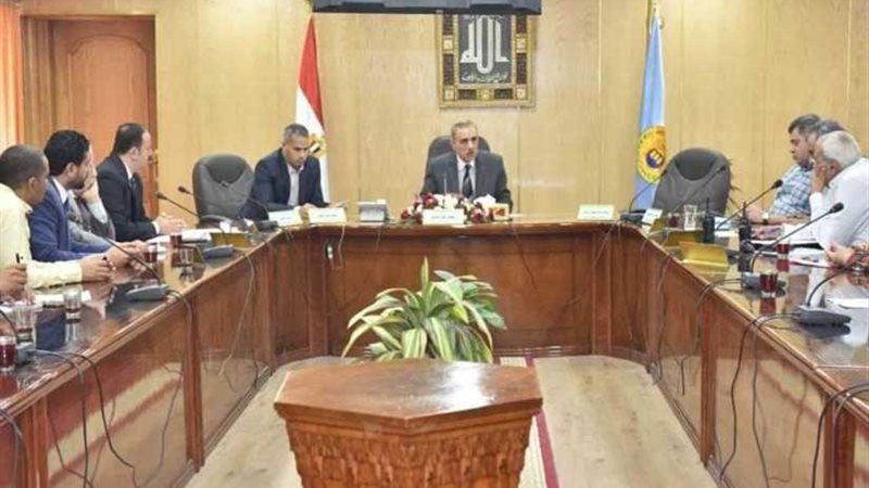 محافظ أسيوط يلتقي