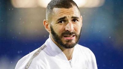 بعد تدوينته المثيرة.. هل يرتدي بنزيمة قميص منتخب الجزائر