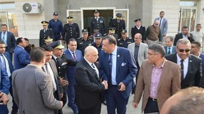 مجلس أمناء المدينة يسلم قطاع أمن القاهرة الجديدة 10 سيارات و30 دراجة نارية