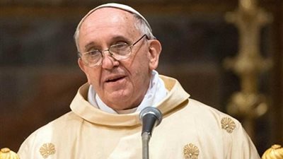 بابا الفاتيكان يأسف لاتساع الفجوة المتنامية بين الفقراء والأغنياء
