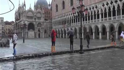 عاجل ..الفيضانات تجبر إيطاليا على إغلاق متاحف ومزارات سياحية