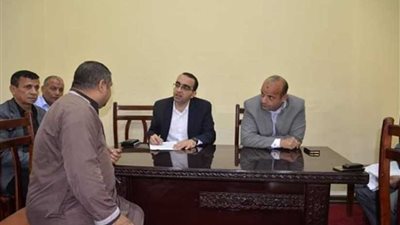 نائب محافظ الإسماعيلية يواصل اللقاء الجماهيري الأسبوعي لخدمة المواطنين