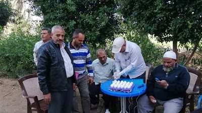 ”مواطن“ يشتكي من انتشار الثعابين بمحيط منزله.. والمنوفية تحل الأزمة بـ٣٠ بيضة.. (صور)