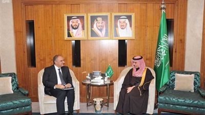 وزير الخارجية السعودية يبحث مع السفير المصري العلاقات الثنائية