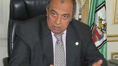 وزير الزراعة يكرم عددا من علماء البحث العلمي الزراعي