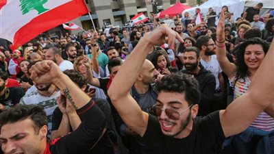 تجمع سياسي لبناني : يجب تشكيل حكومة جديدة من خارج أحزاب السلطة