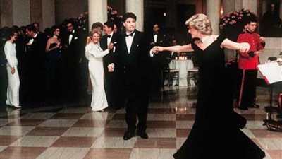 بيع فستان للأميرة ديانا ارتدته خلال رقصة مع جون ترافولتا بمبلغ ٣٥٠ ألف جنيه إسترليني