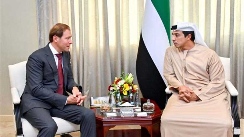 الإمارات وروسيا تبحثان