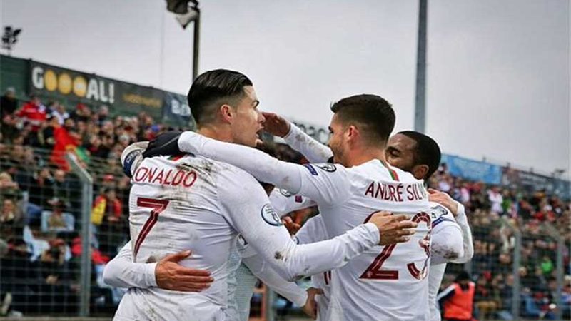 رونالدو يتأهل بالبرتغال
