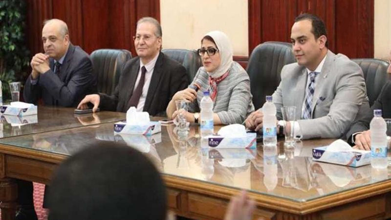 وزيرة الصحة للأطباء: