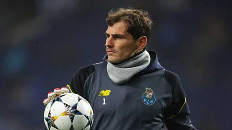 كاسياس: فان دايك