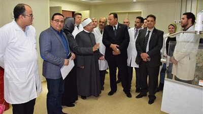 رئيس جامعة المنوفية ومفتي الديار المصرية يتفقدان معهد الكبد