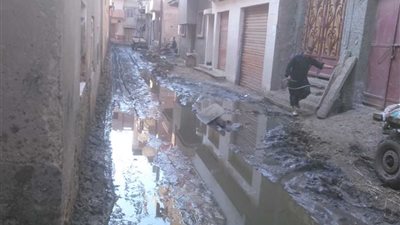قرى المحلة الكبرى تغرق في مياه الصرف.. ورئيس المدينة: 