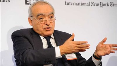 غسان سلامة يدعو المجتمع الدولي لتوفير مظلة لإنهاء النزاع الليبي والعودة إلى الحوار