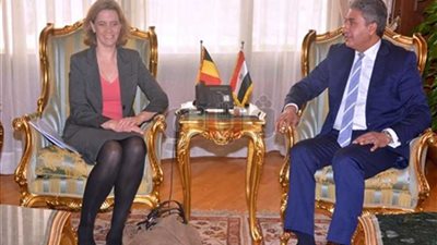 وزير الطيران المدني يلتقي سفيرة دولة بلجيكا بالقاهرة