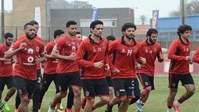 مستبعدو الأهلي عن موقعة مونانا يخوضون مرانًا منفردًا