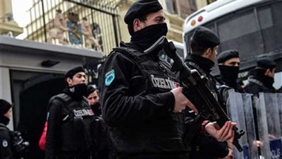 القبض على 4 مواطنين روس للاشتباه في نقلهم مواد محظورة لتركيا
