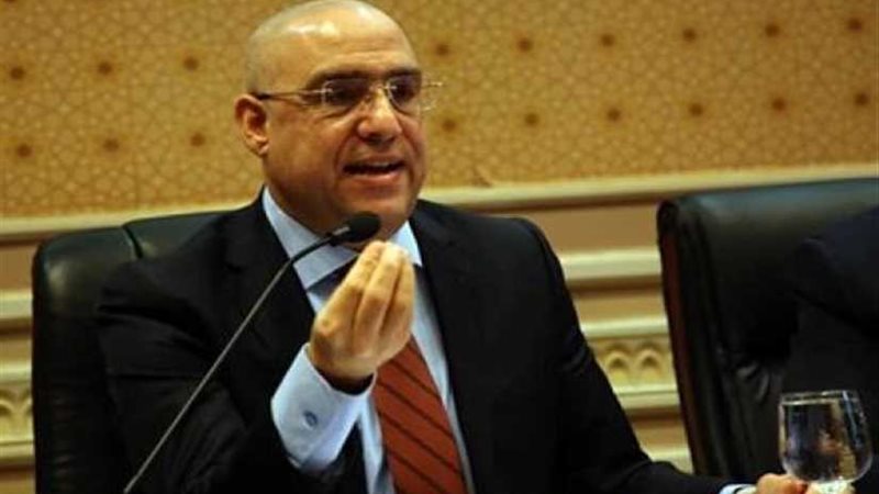 وزير الإسكان أمام
