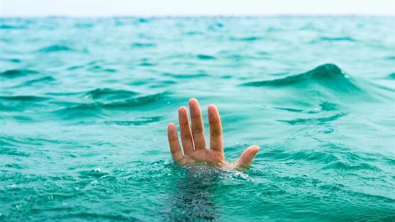 إنقاذ شاب ألقى بنفسه