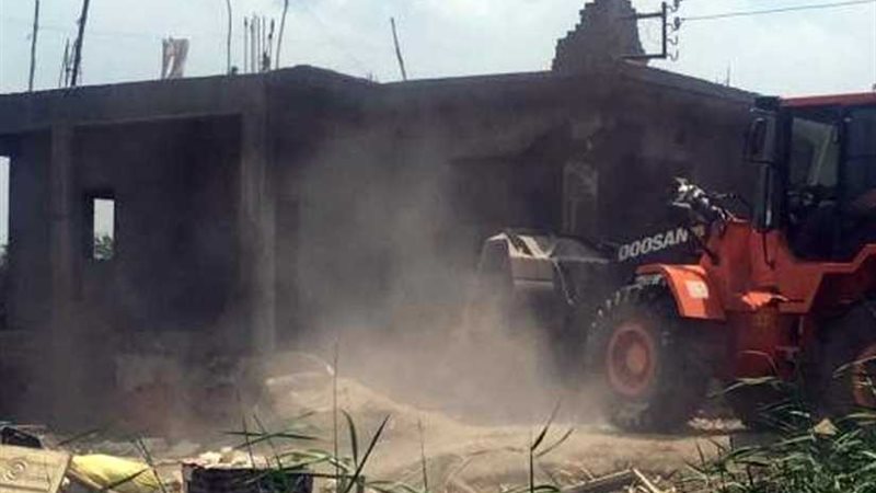 إزالة 15 حالة تعدي