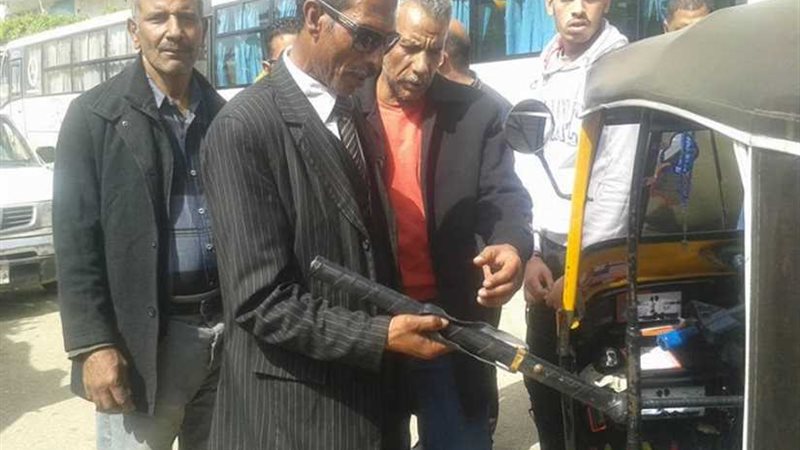 التوك توك يسقط في