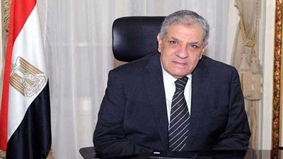 محلب ورئيس الأوبرا يفتتحان معرض 