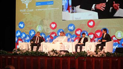 بالصور: هنيدي وأحمد حسن يشعلان منتدي التواصل الاجتماعي