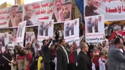 بنحبك يا سيسي ... هذا الشعب يحب رئيسه ويرحب بضيفه (فيديو)