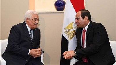 السيسي يطمئن على صحة أبو مازن هاتفيا