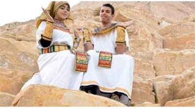 عروسان بالزي الفرعوني تنشيطا للسياحة في بني سويف