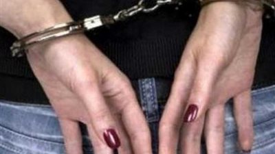 ضبط موظفة تنصب على راغبي التعيين بالحكومة